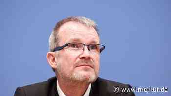 Chef der größten Krankenkasse will GKV und PKV abschaffen
