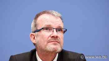 Chef der größten Krankenkasse will GKV und PKV abschaffen