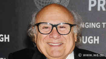Seltener Auftritt: 81-jährige Hollywood-Legende kehrt mit Krückstock auf roten Teppich zurück