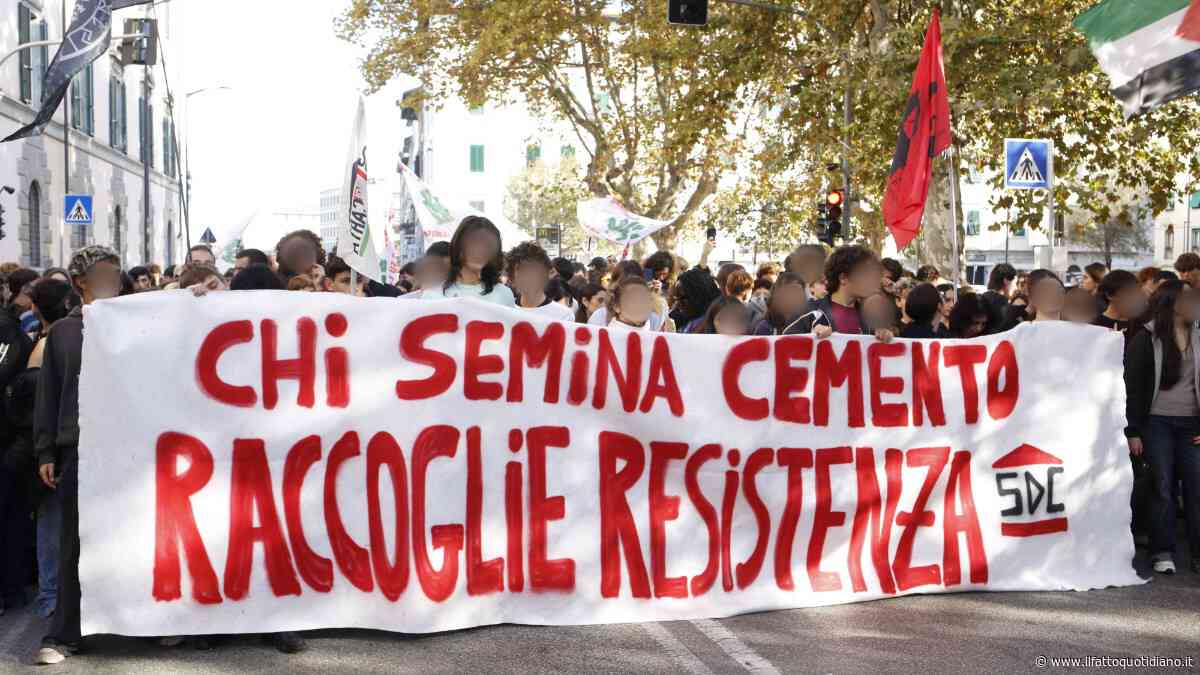 La battaglia per gli Orti urbani di Livorno, il costruttore tira dritto: salda il prezzo ed evoca lo sgombero. Gli attivisti: “Porteremo la protesta in Regione”