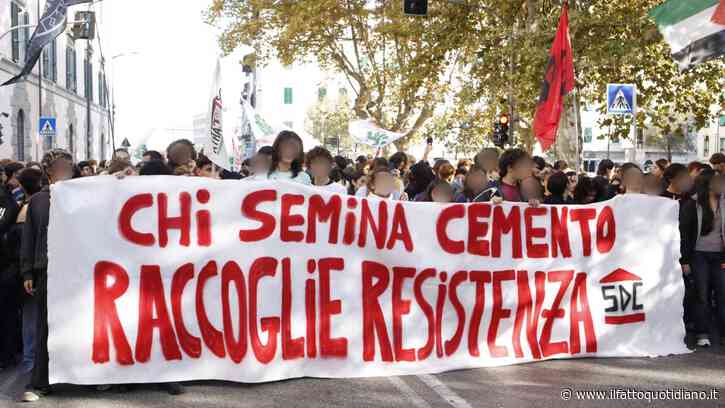 La battaglia per gli Orti urbani di Livorno, il costruttore tira dritto: salda il prezzo ed evoca lo sgombero. Gli attivisti: “Porteremo la protesta in Regione”
