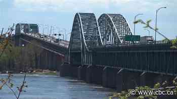 Repair or replace? Cracked steel beam on Mercier Bridge renews calls for a new structure