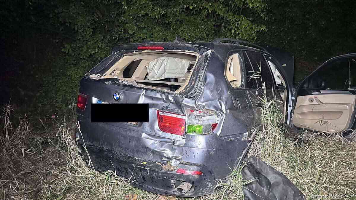 Spektakulärer Unfall: BMW „fliegt“ aus Kreisverkehr auf B12 bei Hohenlinden
