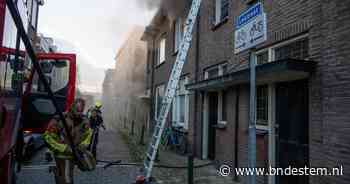 Brand breekt uit tijdens werkzaamheden op dak van woning in Breda, vijf huizen ontruimd