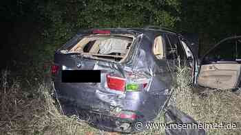 Spektakulärer Unfall: BMW „fliegt“ aus Kreisverkehr auf B12 bei Hohenlinden