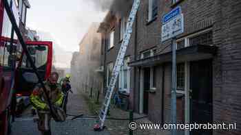 Drie huizen door brand beschadigd in Breda, veel rook in de straat