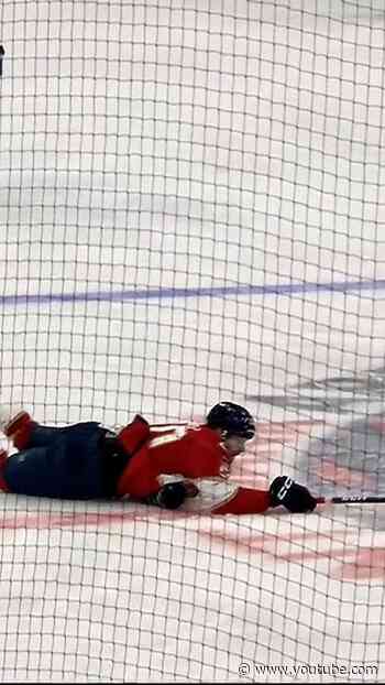Lars Eller with a great defensive play to stop the rush!