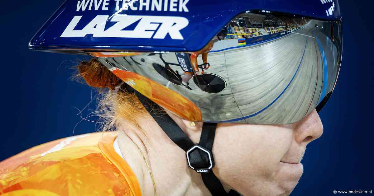 Hetty van de Wouw raakt wereldtitel op kilometer-tijdrit kwijt en pakt zilver, brons voor Sofie van Rooijen