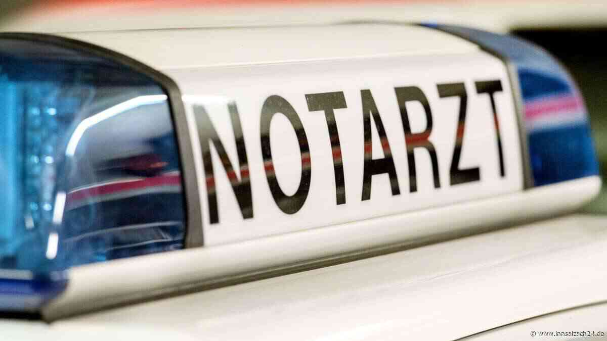 Mercedes erfasst Fußgänger in Burgkirchen: Mann (51) erleidet Schädelbruch