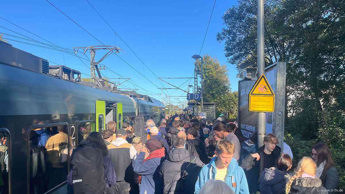 Fern- und Nahverkehr betroffen: Bahnverkehr im Norden wegen technischer Probleme gestört