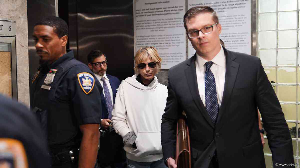 Fragerunde wird gestrichen: Selma Blair besucht nach Flugzeug-Festnahme Convention