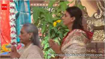 Durga Puja: Jaya joins Kajol at North Bombay pandal