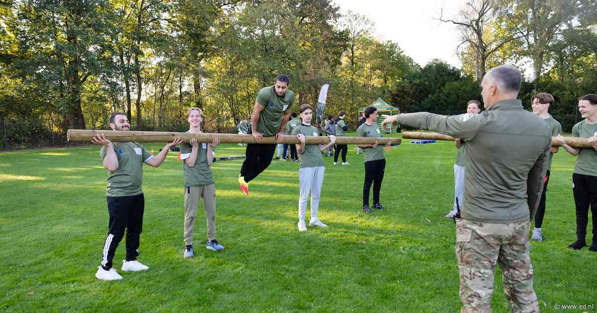 ‘Vandaag gaan ze dingen doen die ze nog nooit gedaan hebben’: scholieren werken sportend aan hun weerbaarheid