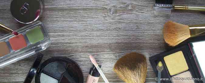Shampoo, creme e detergenti: attenzione agli ingredienti che possono rilasciare formaldeide. Quali sono, i rischi per la pelle e come riconoscerli sull’etichetta