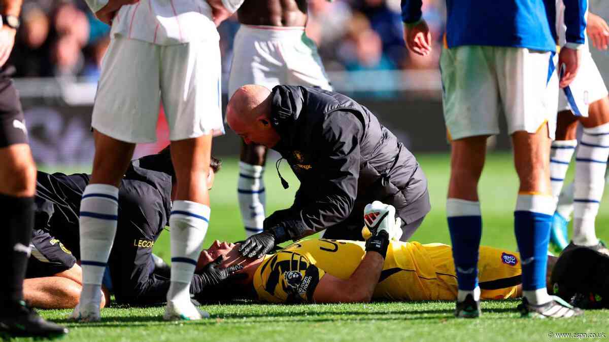 GK Martínez suffers head injury in Chelsea win
