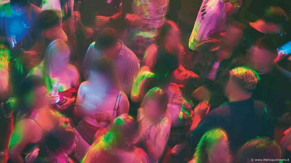 Respinto all’ingresso della discoteca, torna in auto e investe due persone: ventenne ai domiciliari a Torino