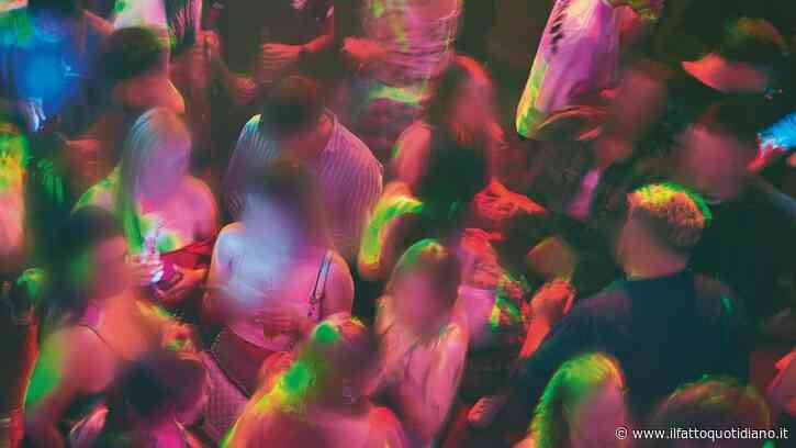 Respinto all’ingresso della discoteca, torna in auto e investe due persone: ventenne ai domiciliari a Torino