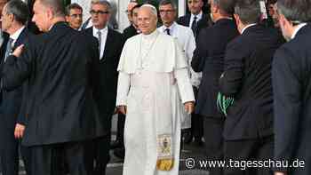 Papst Leo XIV. hat das Krankenhaus nach Lungen-OP verlassen