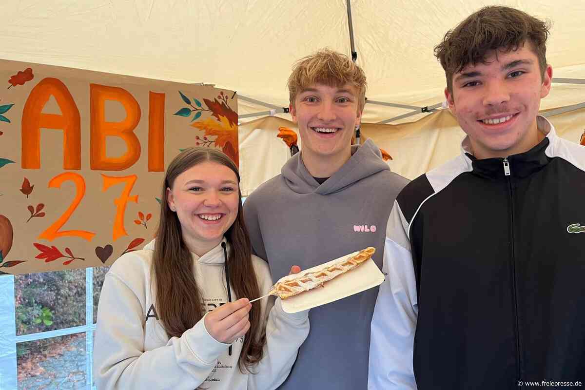 Markneukirchens Gymnasiasten als Waffel-Verkäufer aktiv, um Abiball zu finanzieren