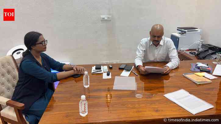 Woman journalist, who accused Rahul Gandhi of manhandling, files complaint against him, others