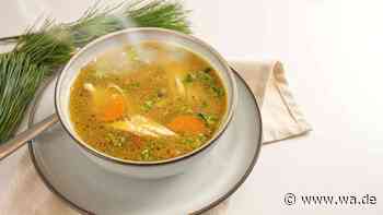 Hühnerbrühe wie bei Oma: So gelingt die wohltuende Kraftsuppe ganz einfach