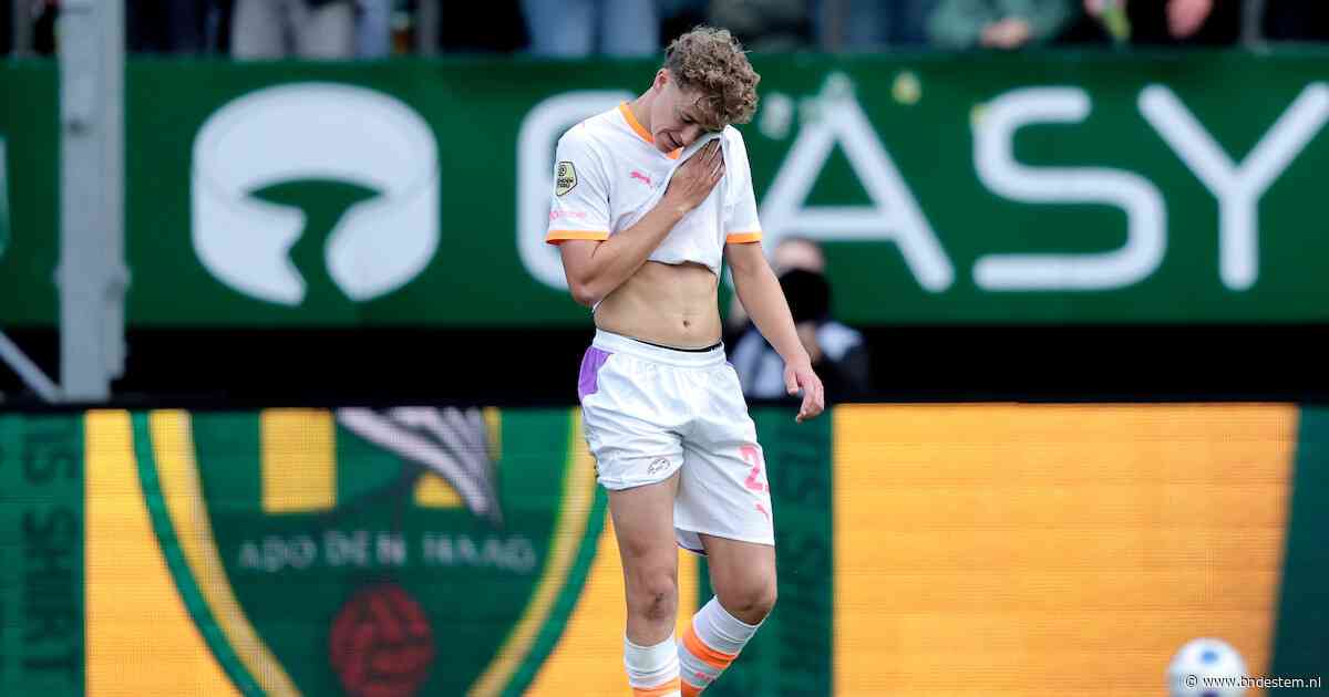 PSV plots in de problemen bij ADO: doelpuntmaker Mijnans krijgt vlak voor rust rood
