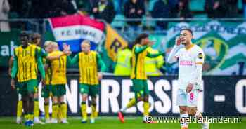Rode kaart Sven Mijnans komt PSV duur te staan: landskampioen in slotseconde onderuit bij ADO Den Haag