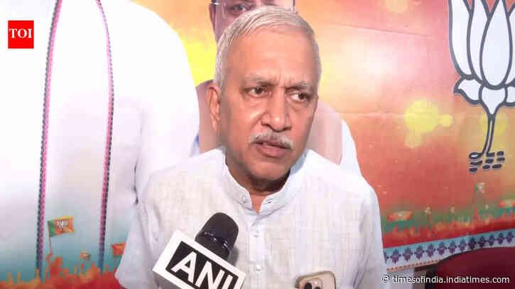 Tamil Nadu BJP slams ministers for allowing Muslim aide in skull cap into temple