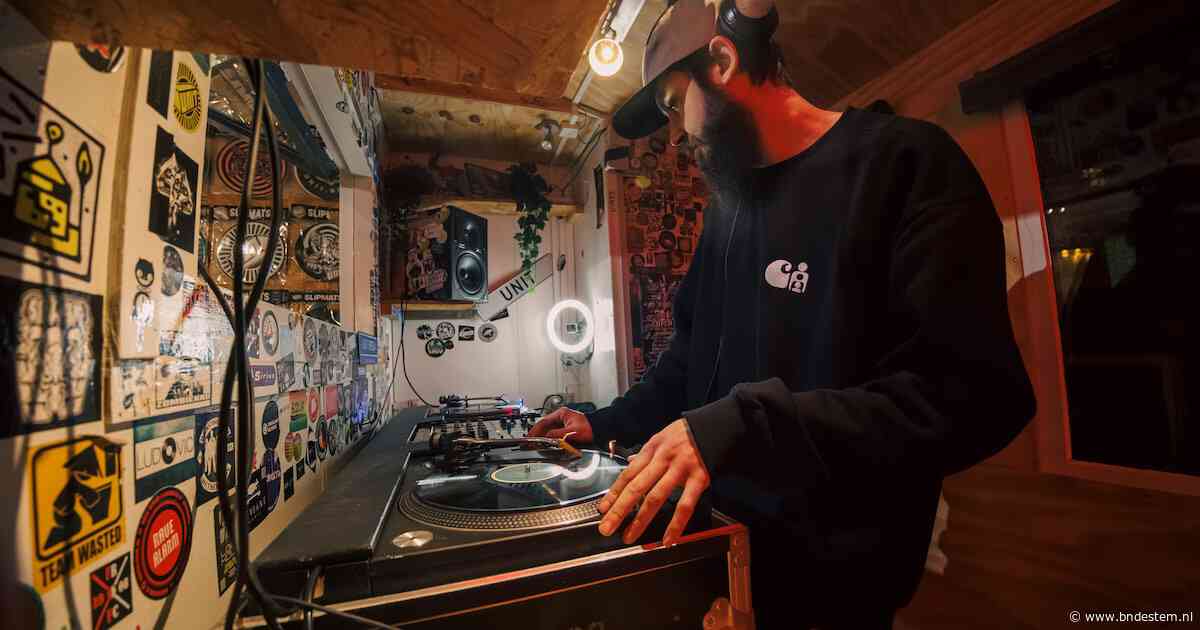 Hoe vinyl zijn weg terugvindt naar de Bredase dj-scene: ‘Je hoort elke fout, en dat is juist de charme’