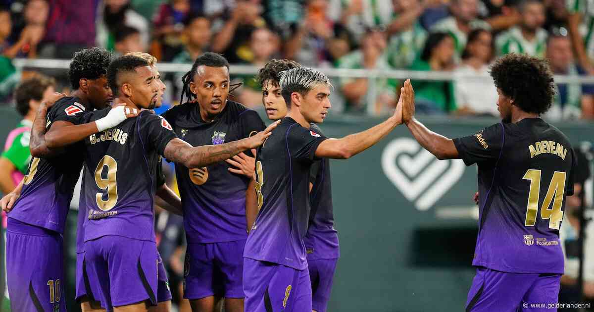 Barcelona blijft foutloos na doelpuntenfestijn tegen Real Betis, dat met tien man eindigt na kopstoot