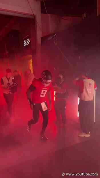 We borrowed a fans phone to record players in the tunnel 😱 #nfl #atlantafalcons