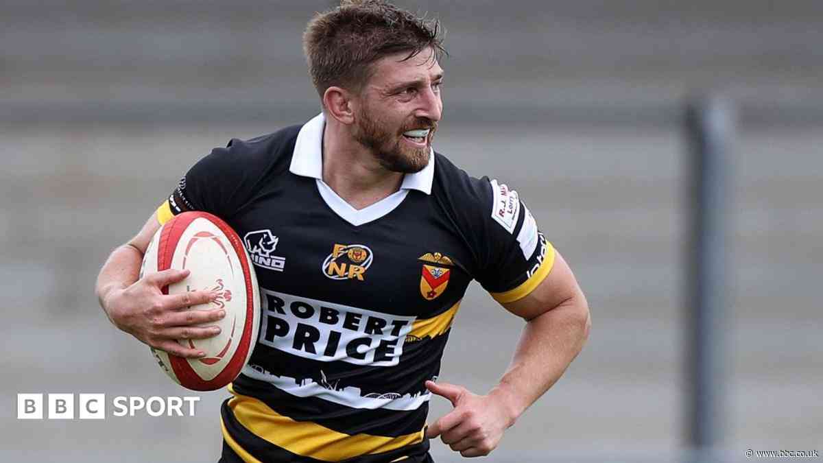 Newport beat champions Llandovery to go top of SRC