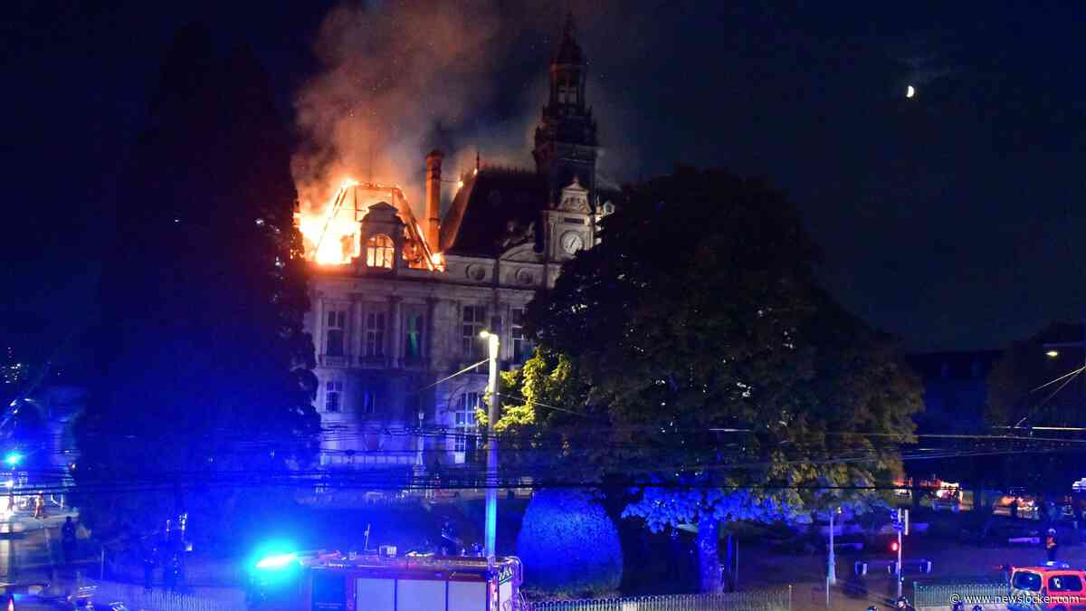 LIVE | Brandende toren stadhuis Franse Limoges stort in, omstanders schreeuwen het uit 