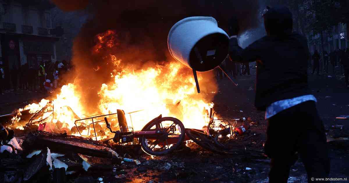 Honderdduizenden Fransen en Italianen de straat op voor een beter leven, maar dat eindigt in plunderingen en brandstichtingen