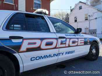 Driver charged after striking two pedestrians in Smiths Falls