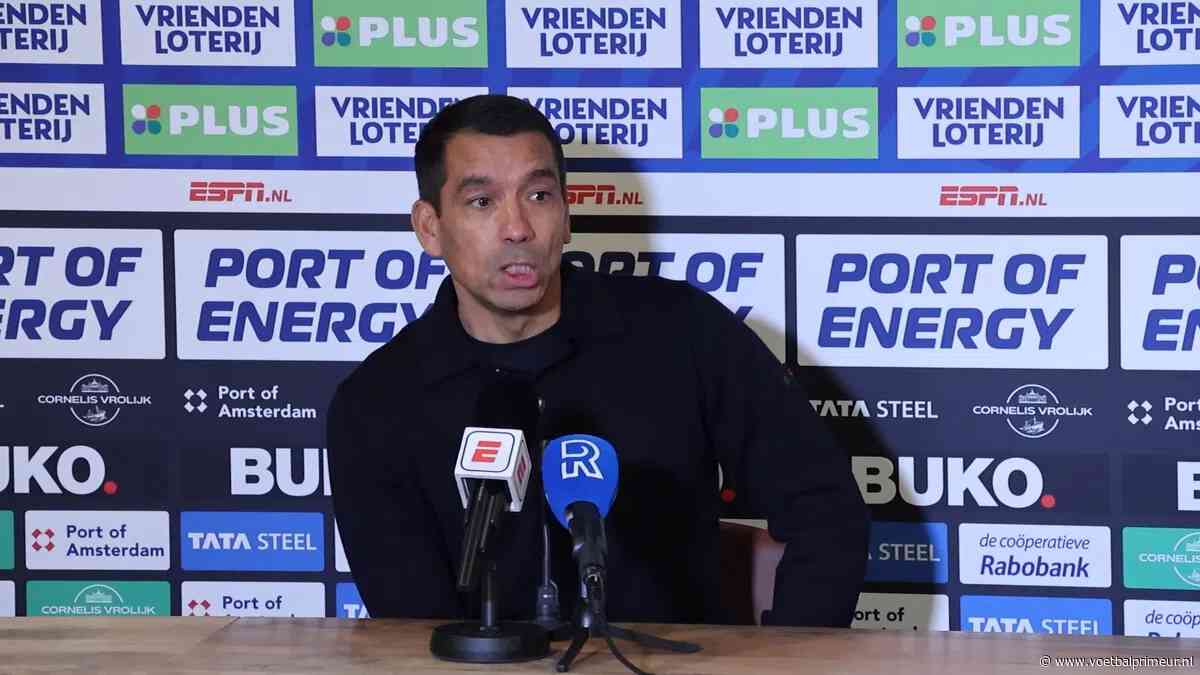 Van Bronckhorst trekt conclusie over veelbesproken moment: 'Hij fluit, toch?'