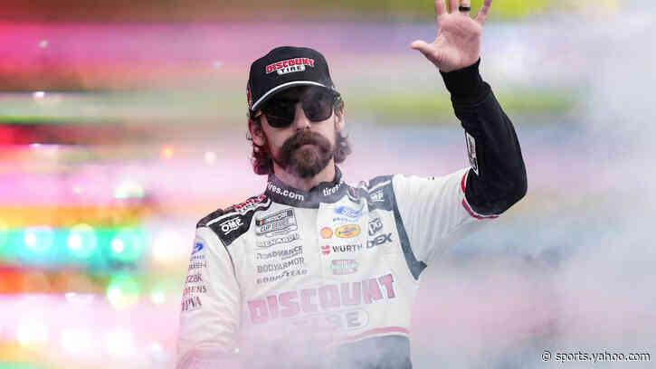 Ryan Blaney wins pole at Phoenix Raceway while NASCAR postseason leader Kyle Larson to start 22nd