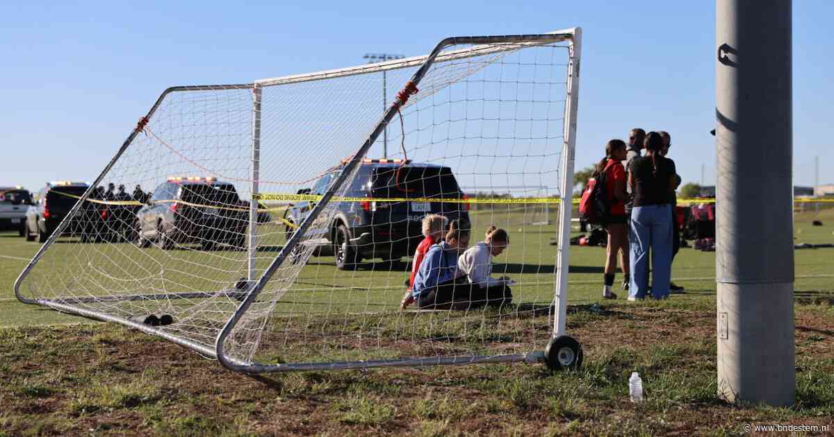 Auto rijdt door voetbalwedstrijd in Kansas: 6-jarig jongetje en 35-jarige man overleden