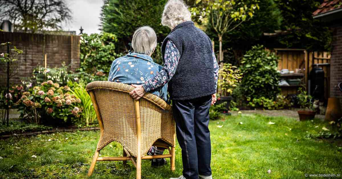 Ada (86) en Trees (80) woonden 34 jaar samen met Bart en zijn nu een paar: ‘Liefde is niet exclusief’
