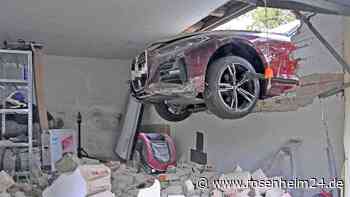 Spektakulärer Unfall in München: Gestohlener BMW donnert mit Vollgas durch Garagenwand