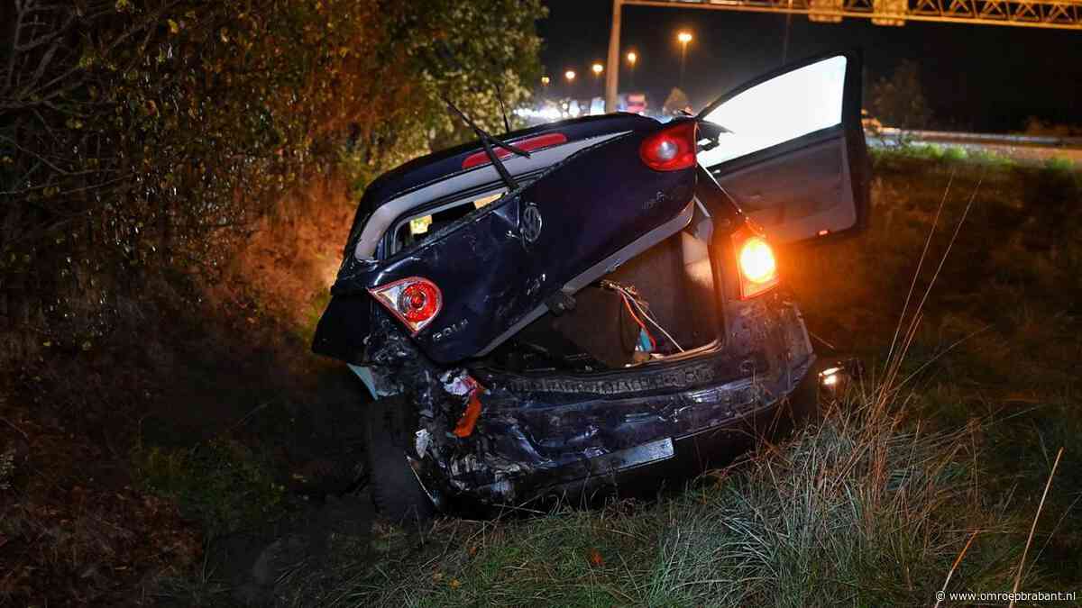 Ravage na ongeluk met twee auto's op A58 bij Tilburg, weg lange tijd dicht
