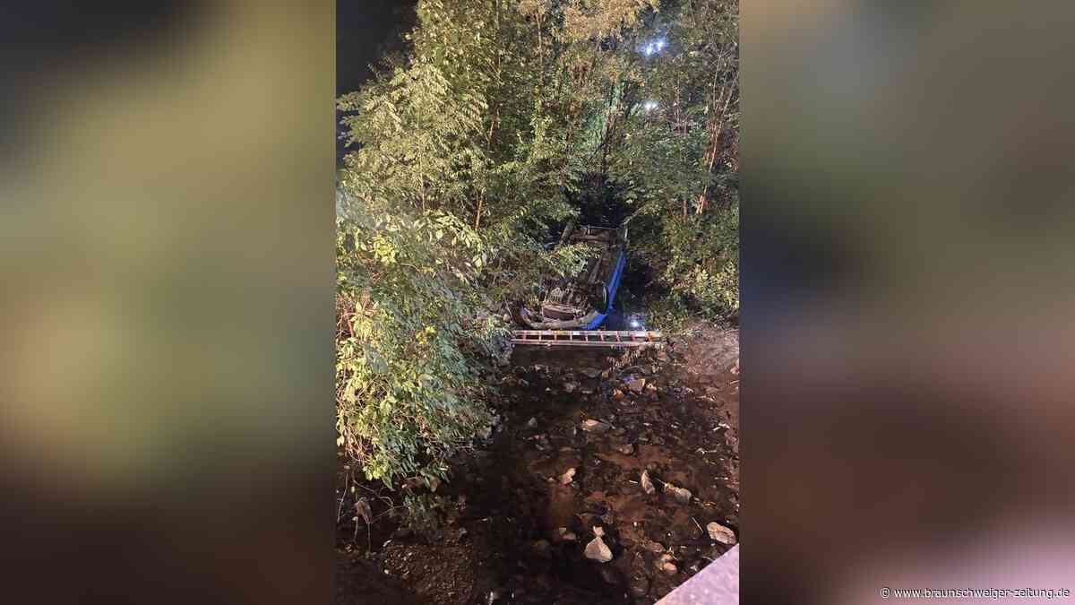 Auto landet bei Braunschweig kopfüber im Graben – Feuerwehr sperrt A39