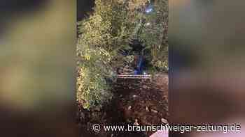 Auto landet bei Braunschweig kopfüber im Graben – Feuerwehr sperrt A39