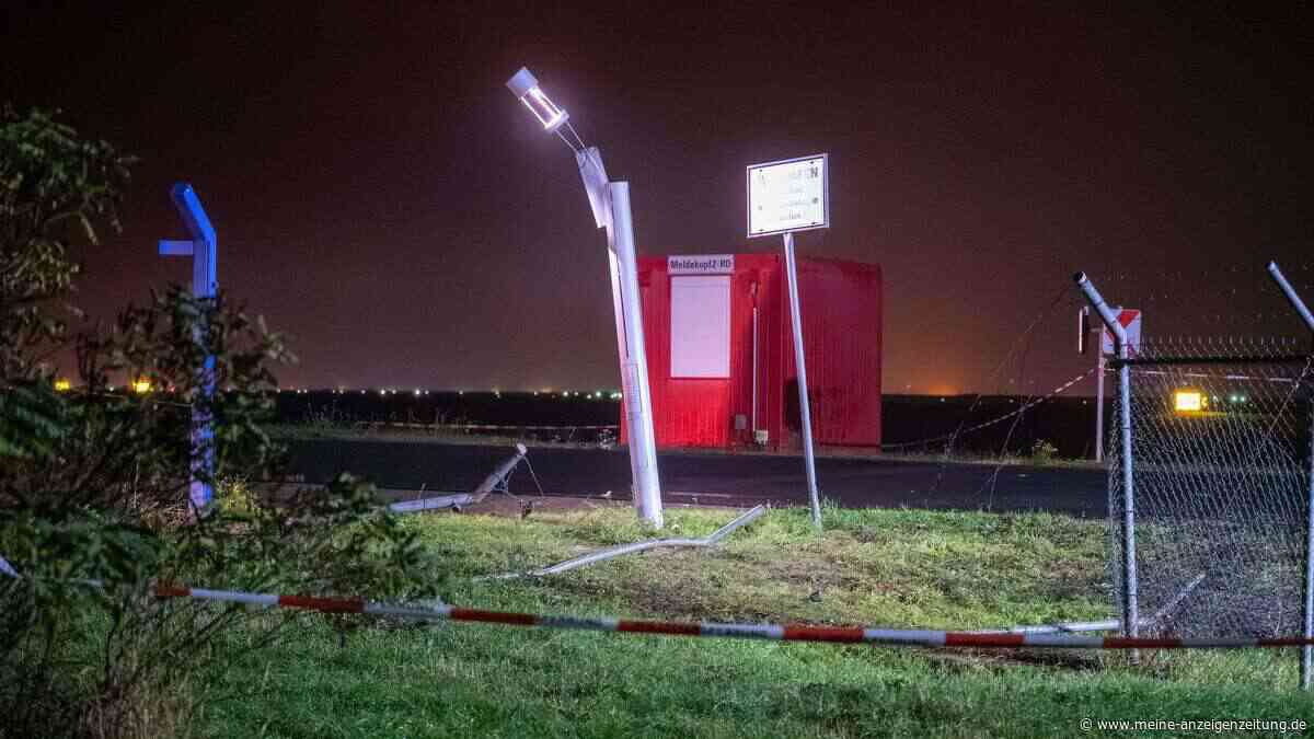 Polizei vermutet: Auto durchbrach Zaun am Flughafen Leipzig