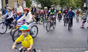 The Rosendale Bike Bus makes its way to Rosendale Primary School, West Dulwich