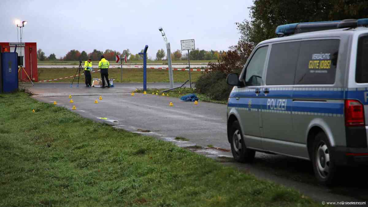 Duitse politie doorzoekt luchthaventerrein Leipzig na vondst gat in hek