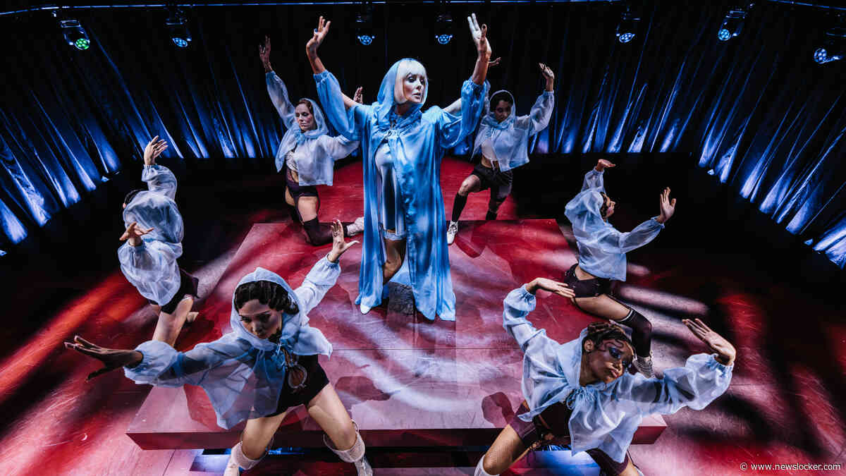 Recensie: Chantal Janzen hoopt op gedragsverandering na zien van rauwe, urgente musical Cabaret