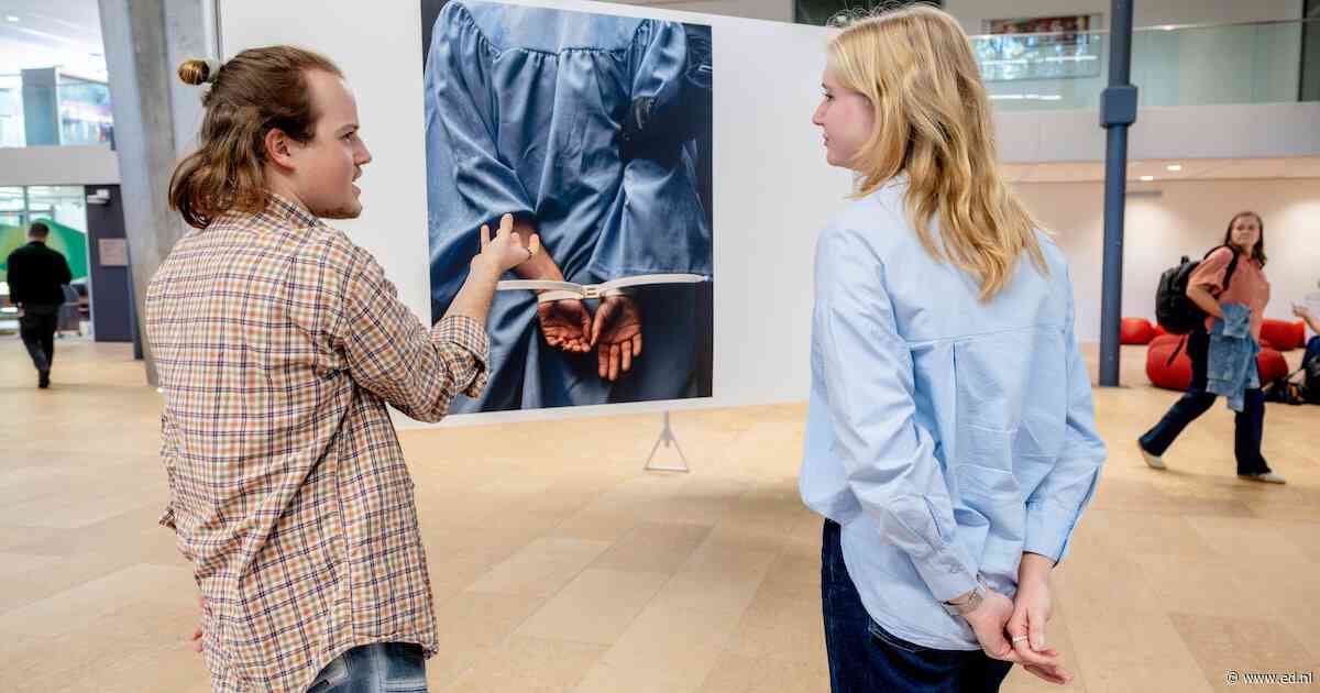 TU/e-studenten Evan en Janna zijn enthousiaste gidsen in expo World Press Photo