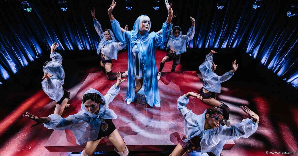 Chantal Janzen durft compleet verscheurd te zijn in met vlagen indrukwekkend Cabaret
