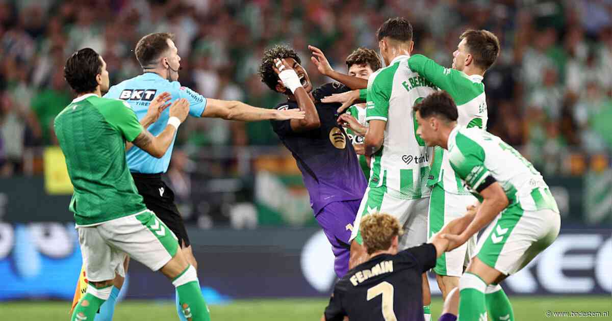 Feyenoord-opponent Real Betis verliest van swingend FC Barcelona en foetert op scheidsrechter